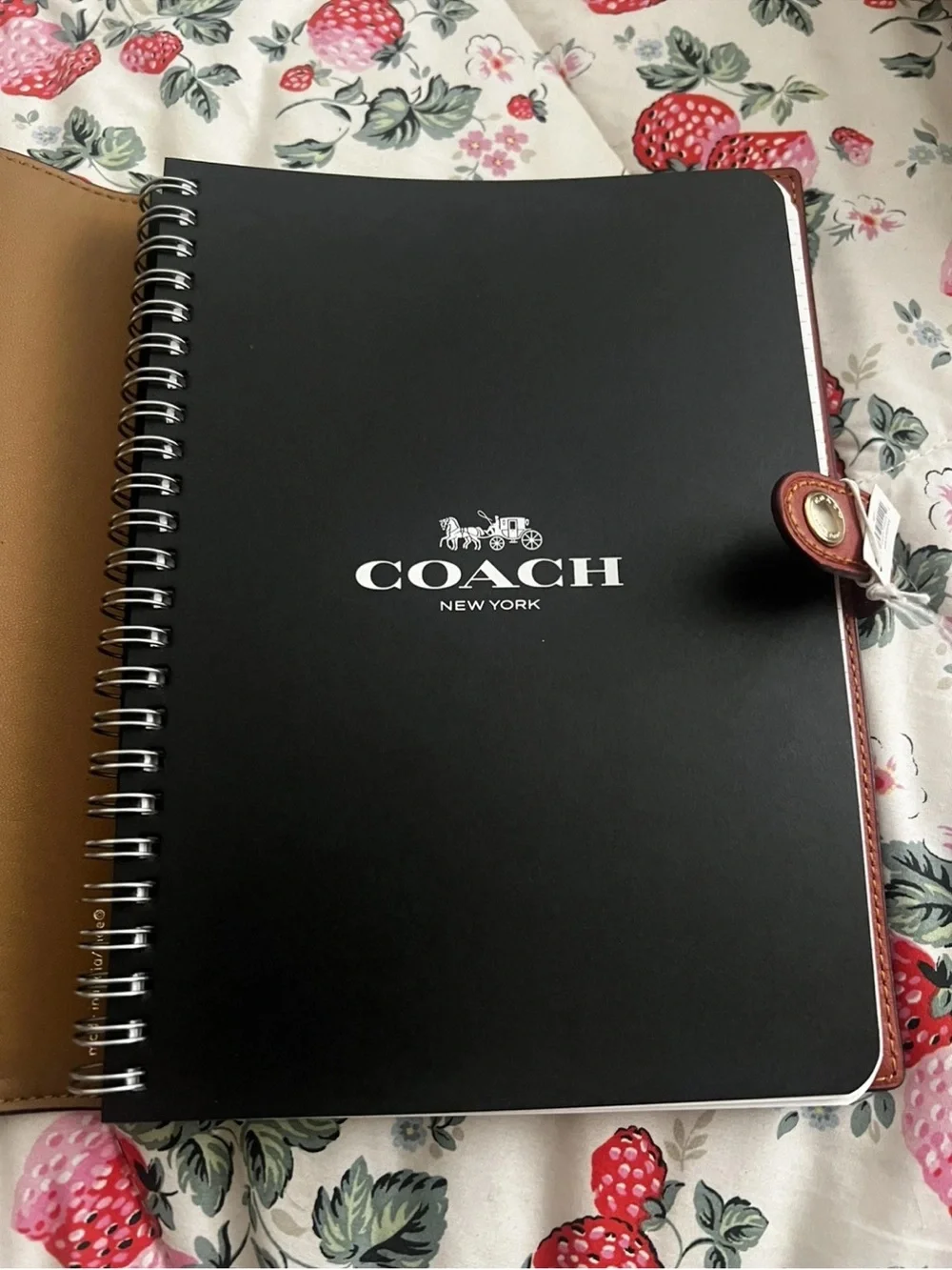 🍓🍓🍓 COACH NOTEBOOK WITH WILD STRAWBERRY PRINT 🍓🍓🍓 NWT 🍓🍓🍓